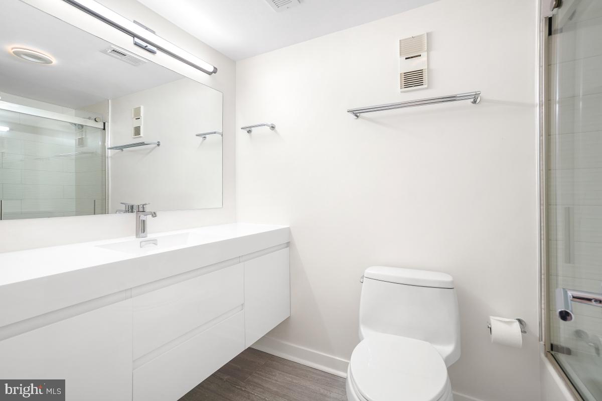 5904 MOUNT EAGLE DR #108B, ALEXANDRIA, Virginia 22303, 3 Bedrooms Bedrooms, 9 Rooms Rooms,2 BathroomsBathrooms,Residential,For sale,5904 MOUNT EAGLE DR #108B,VAFX2255330 MLS # VAFX2255330