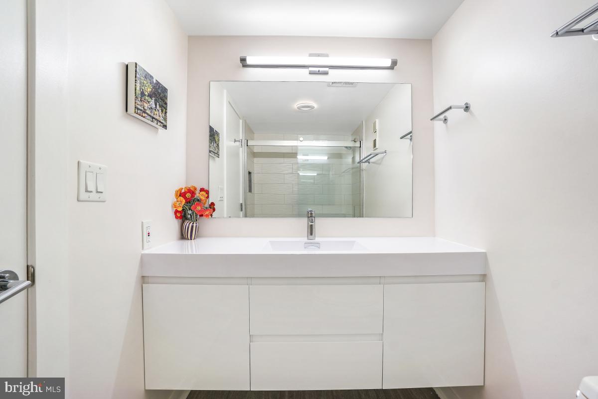 5904 MOUNT EAGLE DR #108B, ALEXANDRIA, Virginia 22303, 3 Bedrooms Bedrooms, 9 Rooms Rooms,2 BathroomsBathrooms,Residential,For sale,5904 MOUNT EAGLE DR #108B,VAFX2255330 MLS # VAFX2255330