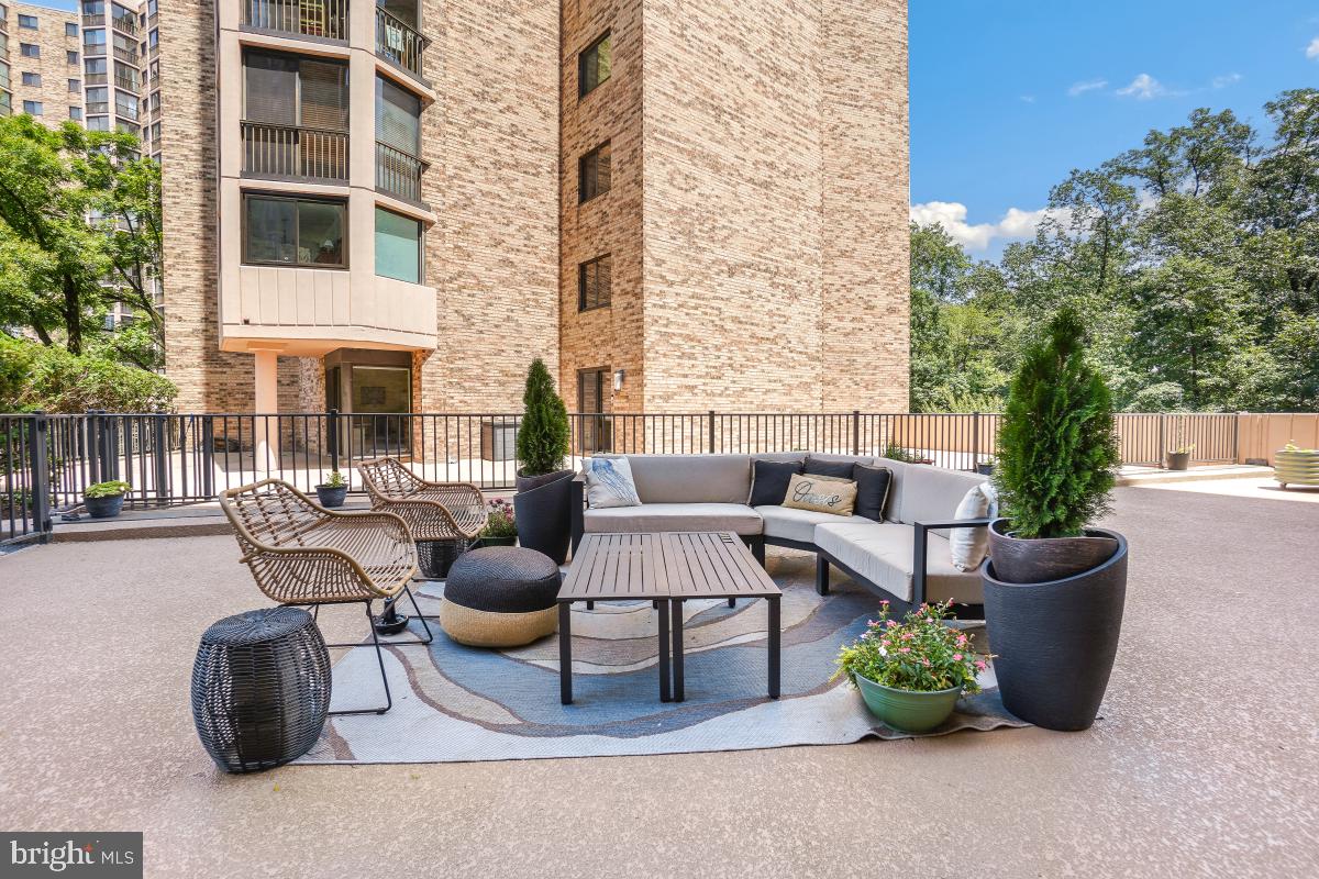 5904 MOUNT EAGLE DR #108B, ALEXANDRIA, Virginia 22303, 3 Bedrooms Bedrooms, 9 Rooms Rooms,2 BathroomsBathrooms,Residential,For sale,5904 MOUNT EAGLE DR #108B,VAFX2255330 MLS # VAFX2255330