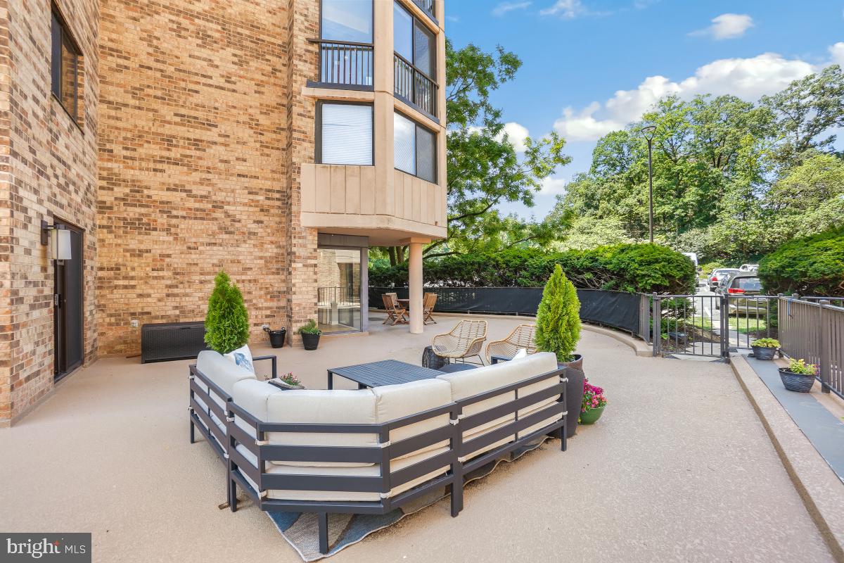 5904 MOUNT EAGLE DR #108B, ALEXANDRIA, Virginia 22303, 3 Bedrooms Bedrooms, 9 Rooms Rooms,2 BathroomsBathrooms,Residential,For sale,5904 MOUNT EAGLE DR #108B,VAFX2255330 MLS # VAFX2255330