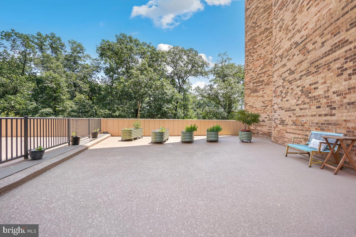 5904 MOUNT EAGLE DR #108B, ALEXANDRIA, Virginia 22303, 3 Bedrooms Bedrooms, 9 Rooms Rooms,2 BathroomsBathrooms,Residential,For sale,5904 MOUNT EAGLE DR #108B,VAFX2255330 MLS # VAFX2255330