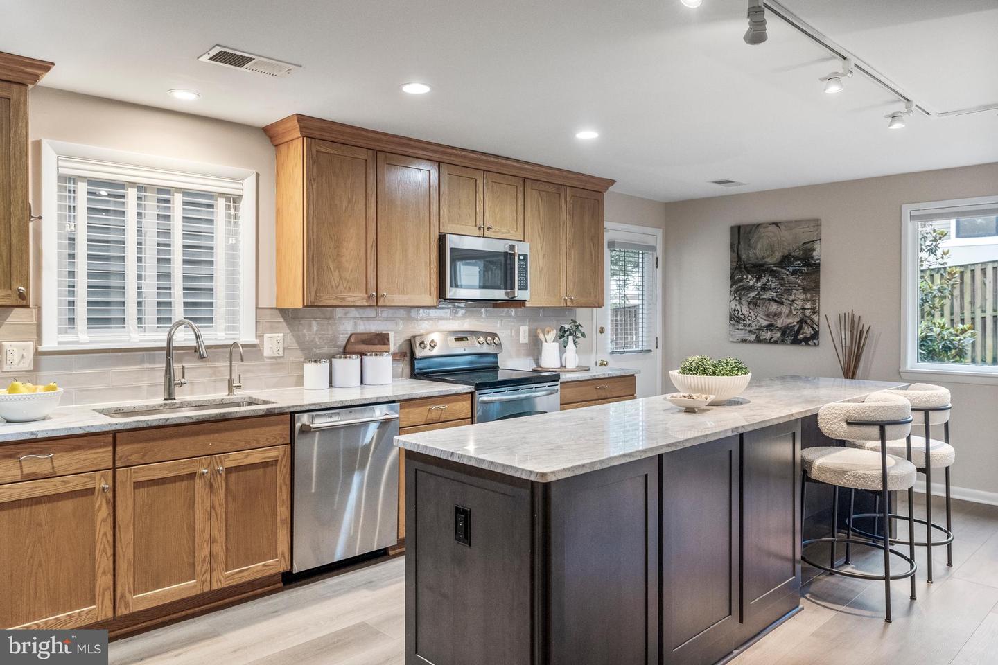 6352 12TH ST N, ARLINGTON, Virginia 22205, 3 Bedrooms Bedrooms, ,2 BathroomsBathrooms,Residential,For sale,6352 12TH ST N,VAAR2060684 MLS # VAAR2060684