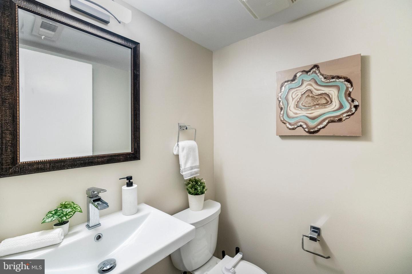 6352 12TH ST N, ARLINGTON, Virginia 22205, 3 Bedrooms Bedrooms, ,2 BathroomsBathrooms,Residential,For sale,6352 12TH ST N,VAAR2060684 MLS # VAAR2060684