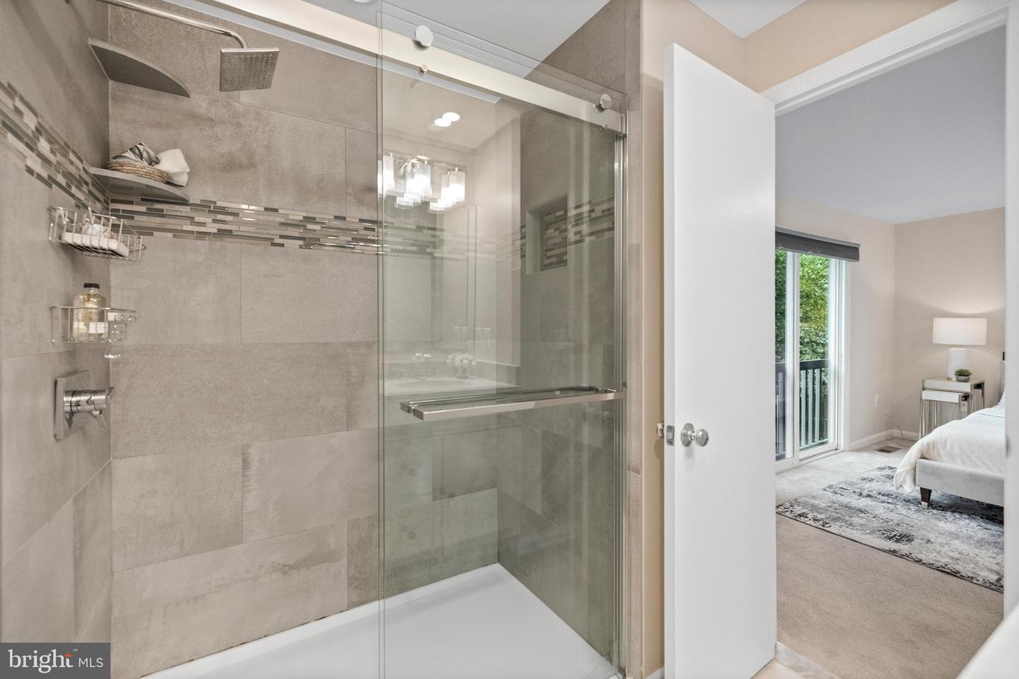 6352 12TH ST N, ARLINGTON, Virginia 22205, 3 Bedrooms Bedrooms, ,2 BathroomsBathrooms,Residential,For sale,6352 12TH ST N,VAAR2060684 MLS # VAAR2060684