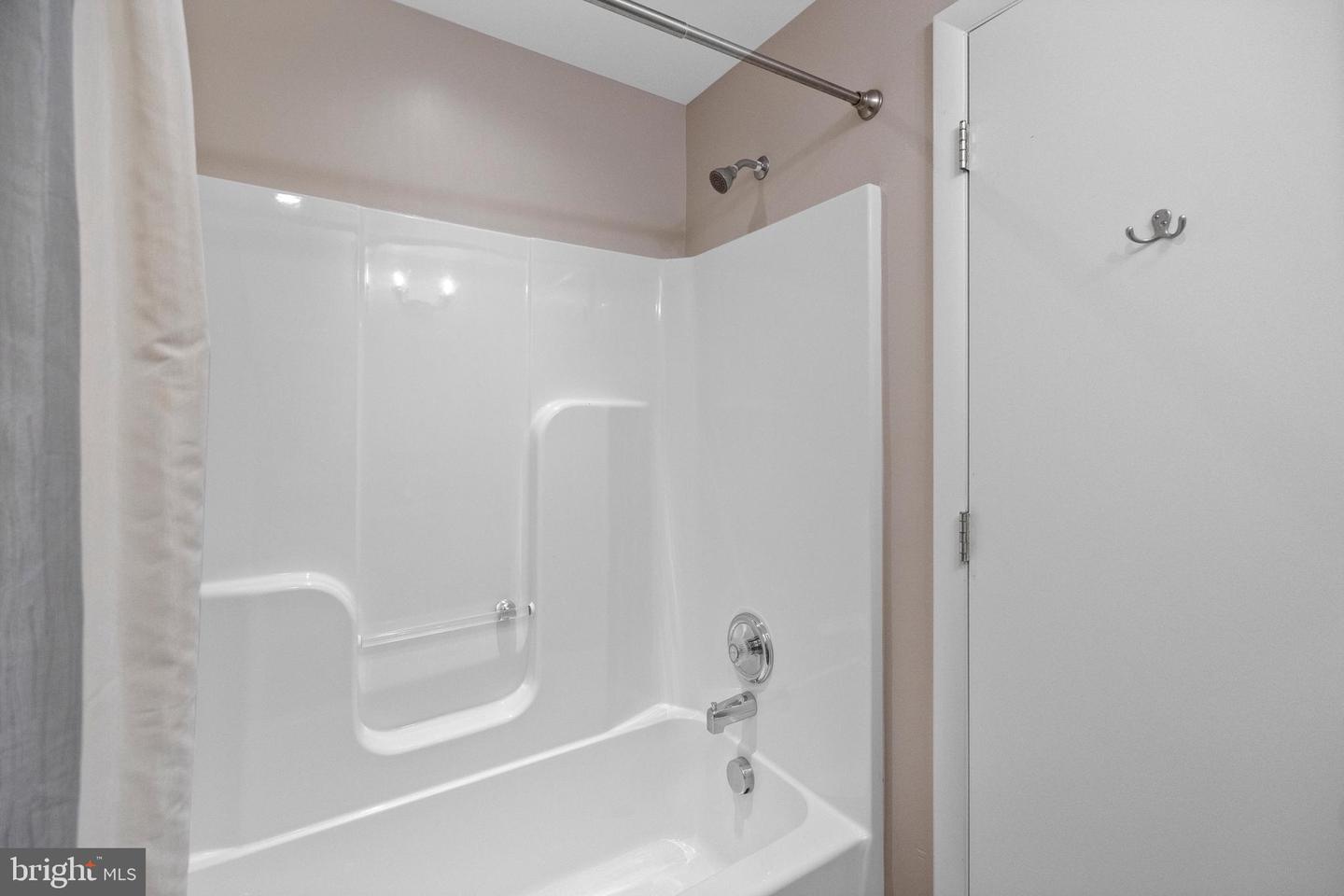 6352 12TH ST N, ARLINGTON, Virginia 22205, 3 Bedrooms Bedrooms, ,2 BathroomsBathrooms,Residential,For sale,6352 12TH ST N,VAAR2060684 MLS # VAAR2060684