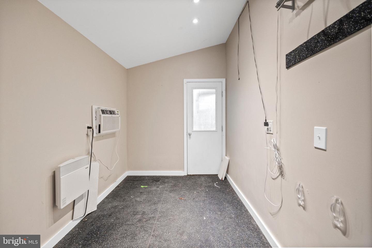 6352 12TH ST N, ARLINGTON, Virginia 22205, 3 Bedrooms Bedrooms, ,2 BathroomsBathrooms,Residential,For sale,6352 12TH ST N,VAAR2060684 MLS # VAAR2060684