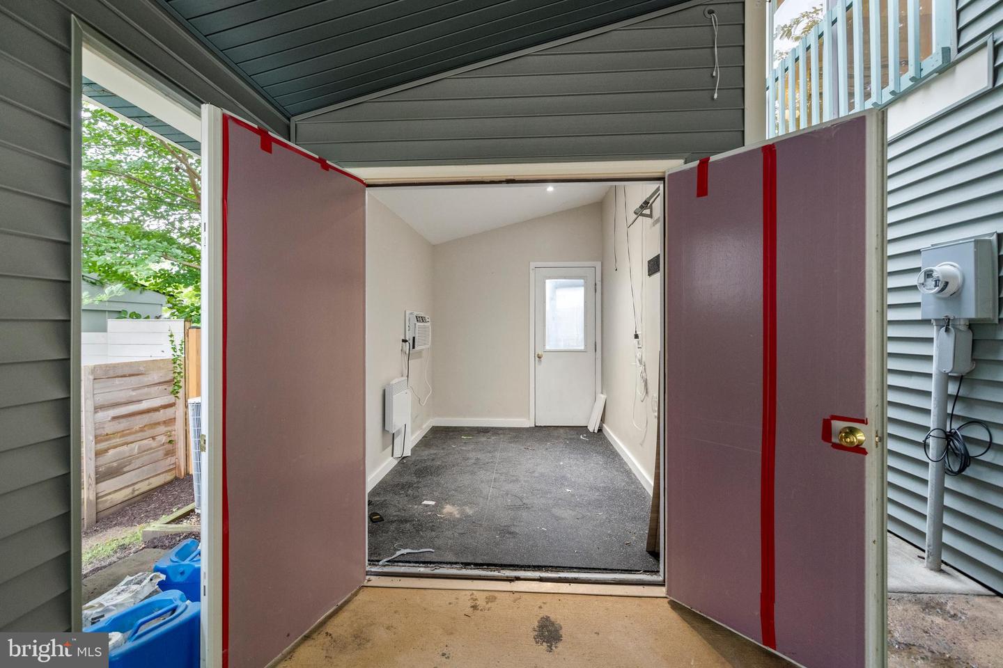 6352 12TH ST N, ARLINGTON, Virginia 22205, 3 Bedrooms Bedrooms, ,2 BathroomsBathrooms,Residential,For sale,6352 12TH ST N,VAAR2060684 MLS # VAAR2060684