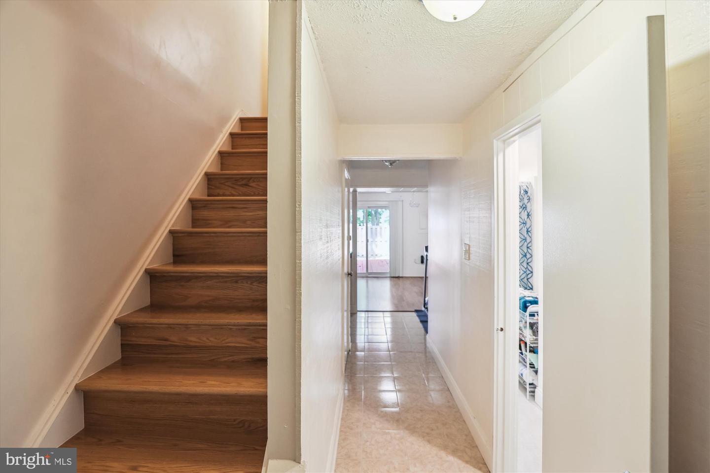 3024 SUGAR LN, VIENNA, Virginia 22181, 4 Bedrooms Bedrooms, ,3 BathroomsBathrooms,Residential,For sale,3024 SUGAR LN,VAFX2255012 MLS # VAFX2255012