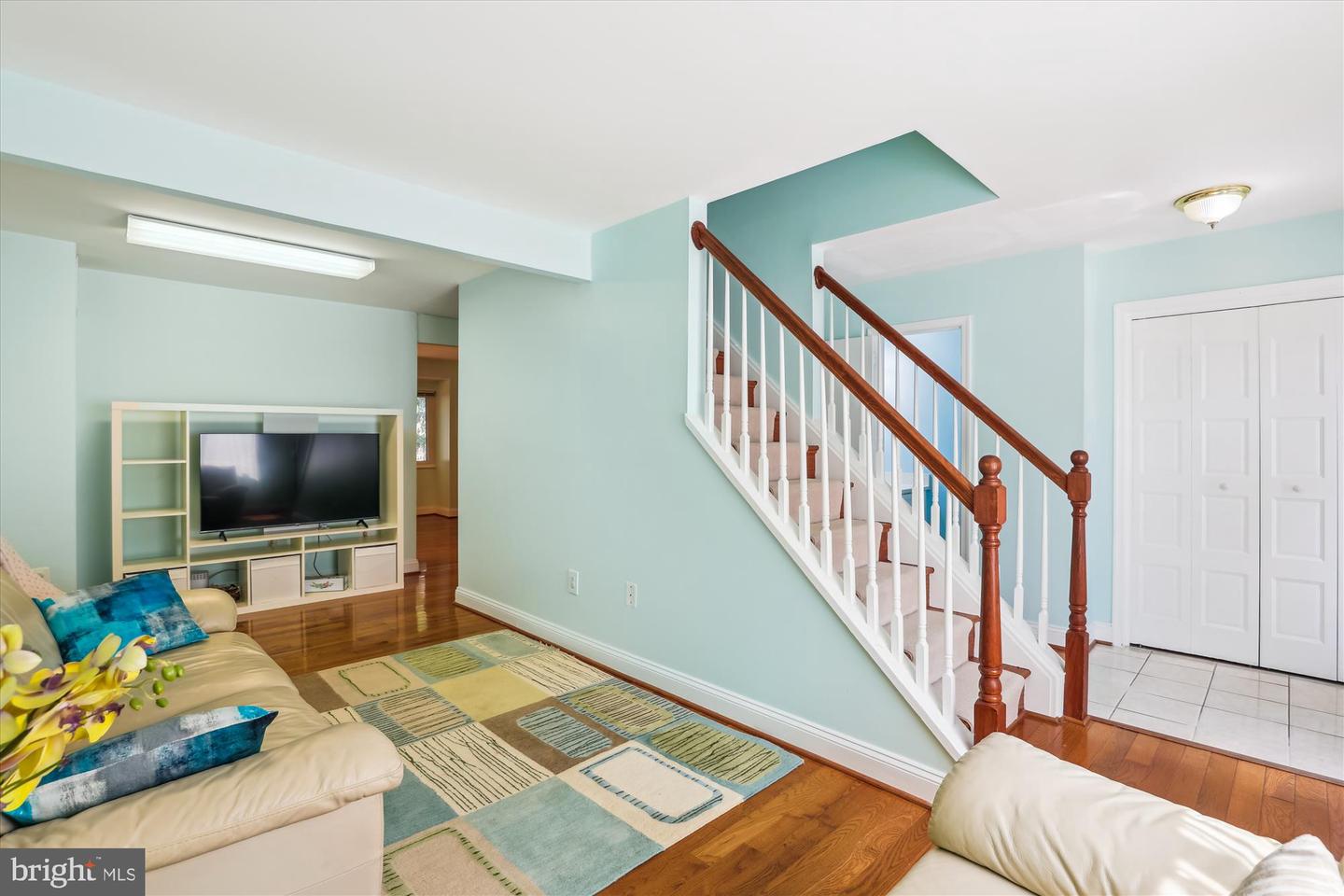 3024 SUGAR LN, VIENNA, Virginia 22181, 4 Bedrooms Bedrooms, ,3 BathroomsBathrooms,Residential,For sale,3024 SUGAR LN,VAFX2255012 MLS # VAFX2255012