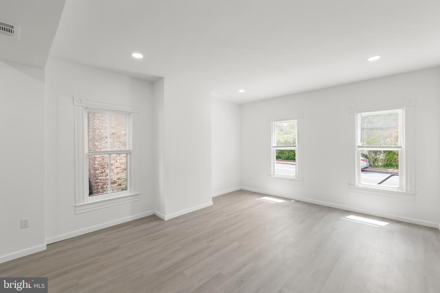 707 S BRADDOCK ST, WINCHESTER, Virginia 22601, 5 Bedrooms Bedrooms, ,2 BathroomsBathrooms,Residential,For sale,707 S BRADDOCK ST,VAWI2008680 MLS # VAWI2008680