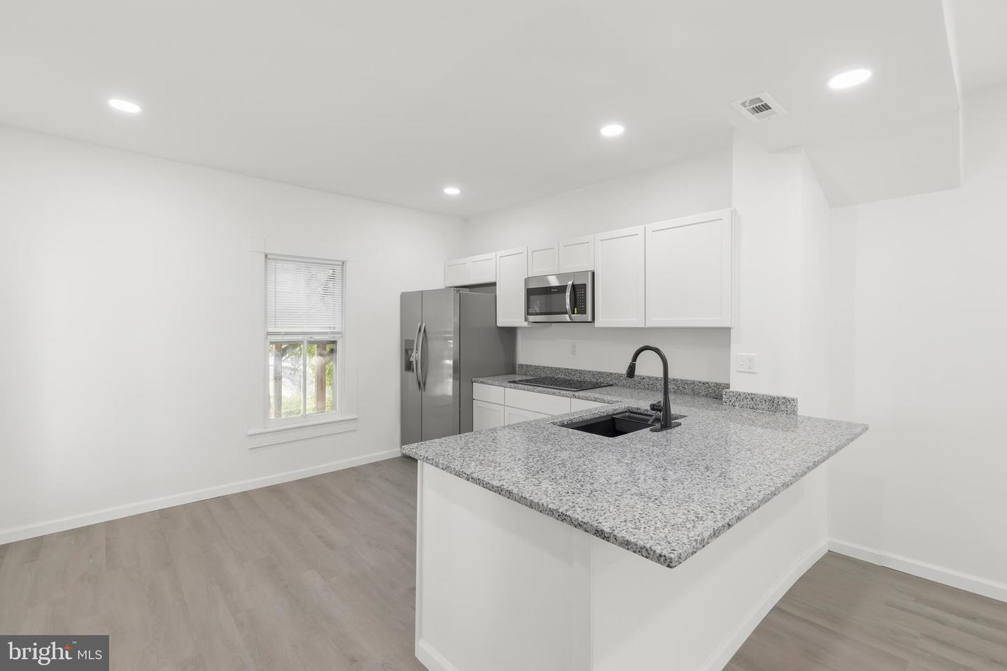 707 S BRADDOCK ST, WINCHESTER, Virginia 22601, 5 Bedrooms Bedrooms, ,2 BathroomsBathrooms,Residential,For sale,707 S BRADDOCK ST,VAWI2008680 MLS # VAWI2008680