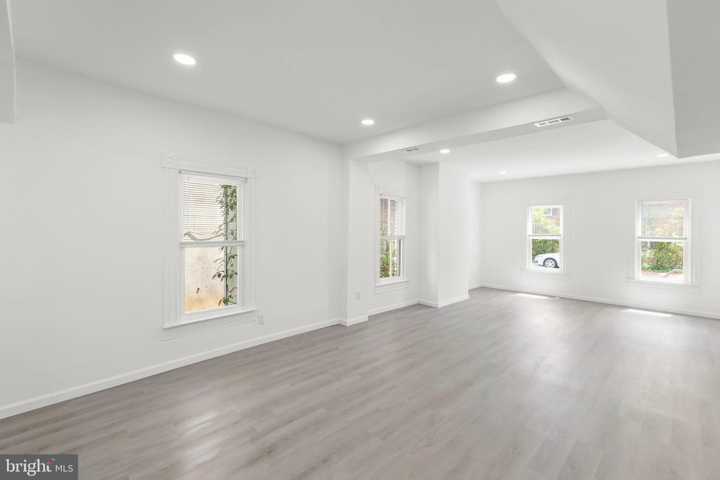 707 S BRADDOCK ST, WINCHESTER, Virginia 22601, 5 Bedrooms Bedrooms, ,2 BathroomsBathrooms,Residential,For sale,707 S BRADDOCK ST,VAWI2008680 MLS # VAWI2008680