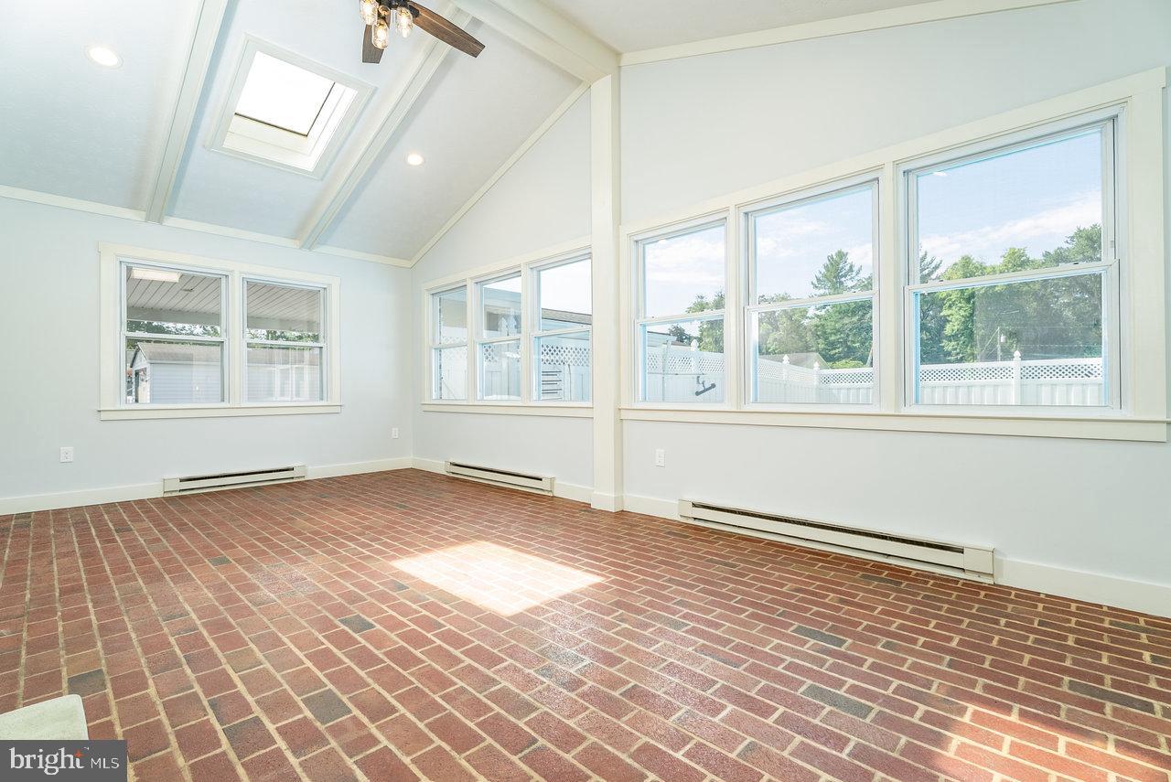 309 2ND ST, GROTTOES, Virginia 24441, 3 Bedrooms Bedrooms, ,2 BathroomsBathrooms,Residential,For sale,309 2ND ST,VARO2002436 MLS # VARO2002436