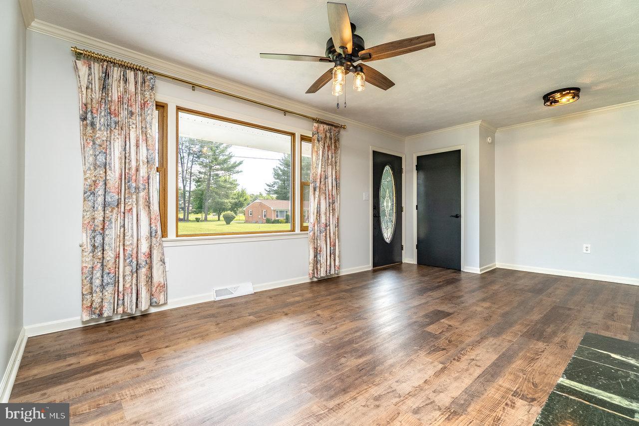 309 2ND ST, GROTTOES, Virginia 24441, 3 Bedrooms Bedrooms, ,2 BathroomsBathrooms,Residential,For sale,309 2ND ST,VARO2002436 MLS # VARO2002436