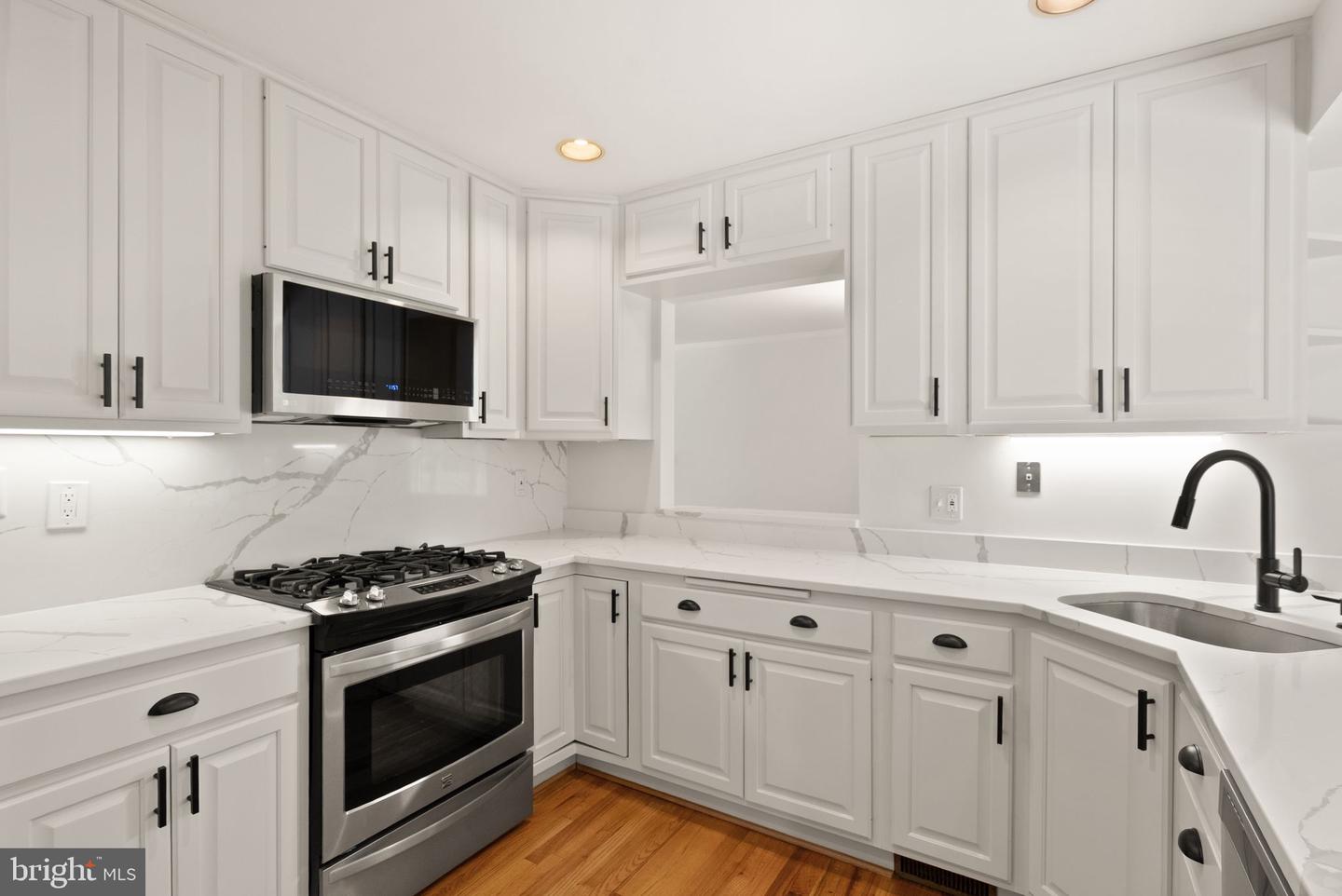 3906 IVYDALE DR, ANNANDALE, Virginia 22003, 3 Bedrooms Bedrooms, ,3 BathroomsBathrooms,Residential,For sale,3906 IVYDALE DR,VAFX2255078 MLS # VAFX2255078