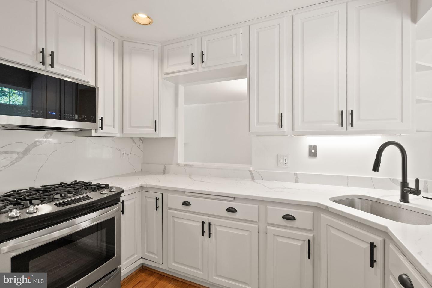 3906 IVYDALE DR, ANNANDALE, Virginia 22003, 3 Bedrooms Bedrooms, ,3 BathroomsBathrooms,Residential,For sale,3906 IVYDALE DR,VAFX2255078 MLS # VAFX2255078