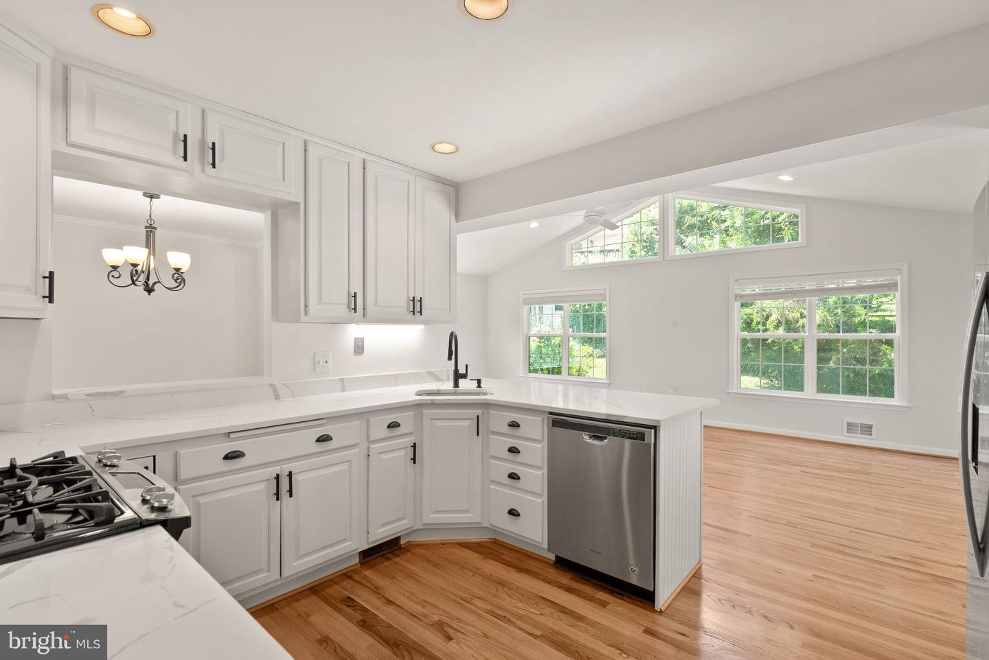 3906 IVYDALE DR, ANNANDALE, Virginia 22003, 3 Bedrooms Bedrooms, ,3 BathroomsBathrooms,Residential,For sale,3906 IVYDALE DR,VAFX2255078 MLS # VAFX2255078