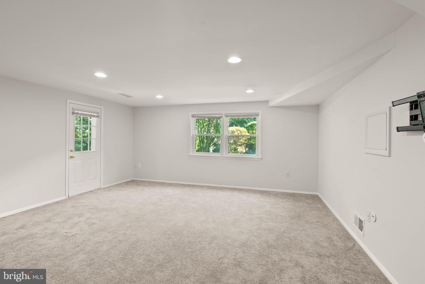 3906 IVYDALE DR, ANNANDALE, Virginia 22003, 3 Bedrooms Bedrooms, ,3 BathroomsBathrooms,Residential,For sale,3906 IVYDALE DR,VAFX2255078 MLS # VAFX2255078