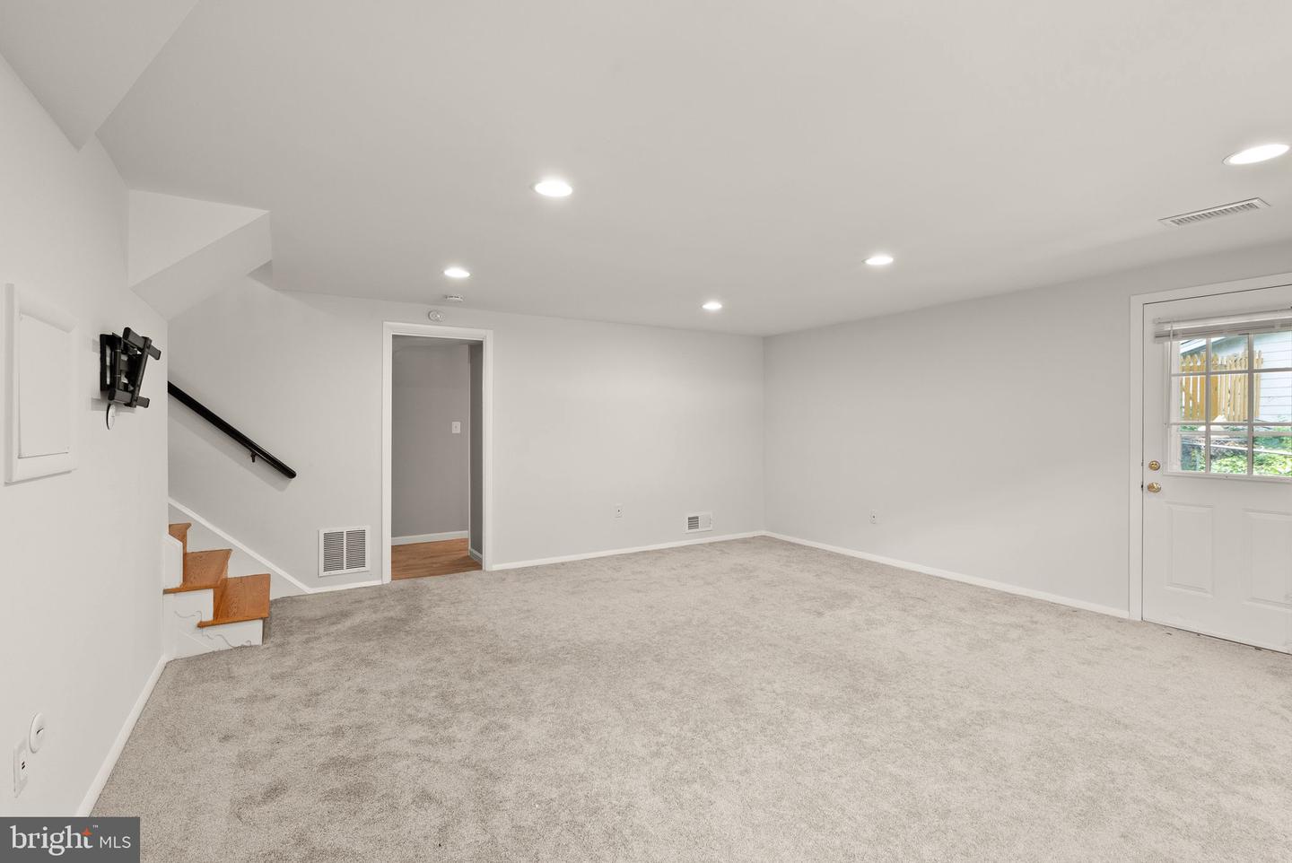 3906 IVYDALE DR, ANNANDALE, Virginia 22003, 3 Bedrooms Bedrooms, ,3 BathroomsBathrooms,Residential,For sale,3906 IVYDALE DR,VAFX2255078 MLS # VAFX2255078