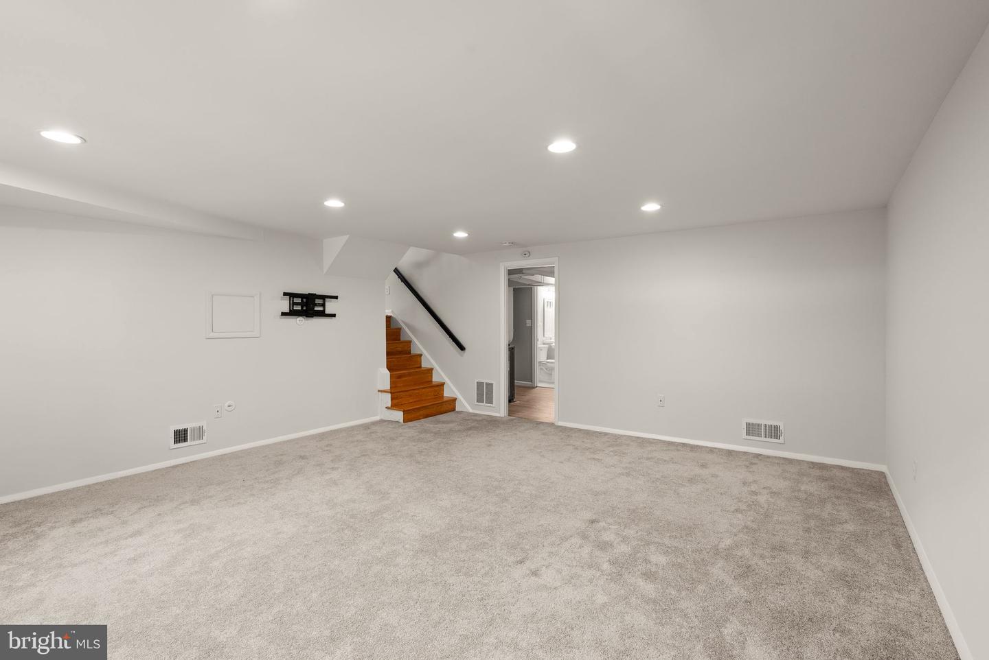 3906 IVYDALE DR, ANNANDALE, Virginia 22003, 3 Bedrooms Bedrooms, ,3 BathroomsBathrooms,Residential,For sale,3906 IVYDALE DR,VAFX2255078 MLS # VAFX2255078