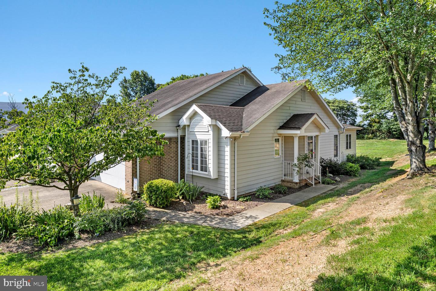231 SOUTHRIDGE CT, WOODSTOCK, Virginia 22664, 2 Bedrooms Bedrooms, ,2 BathroomsBathrooms,Residential,For sale,231 SOUTHRIDGE CT,VASH2011962 MLS # VASH2011962