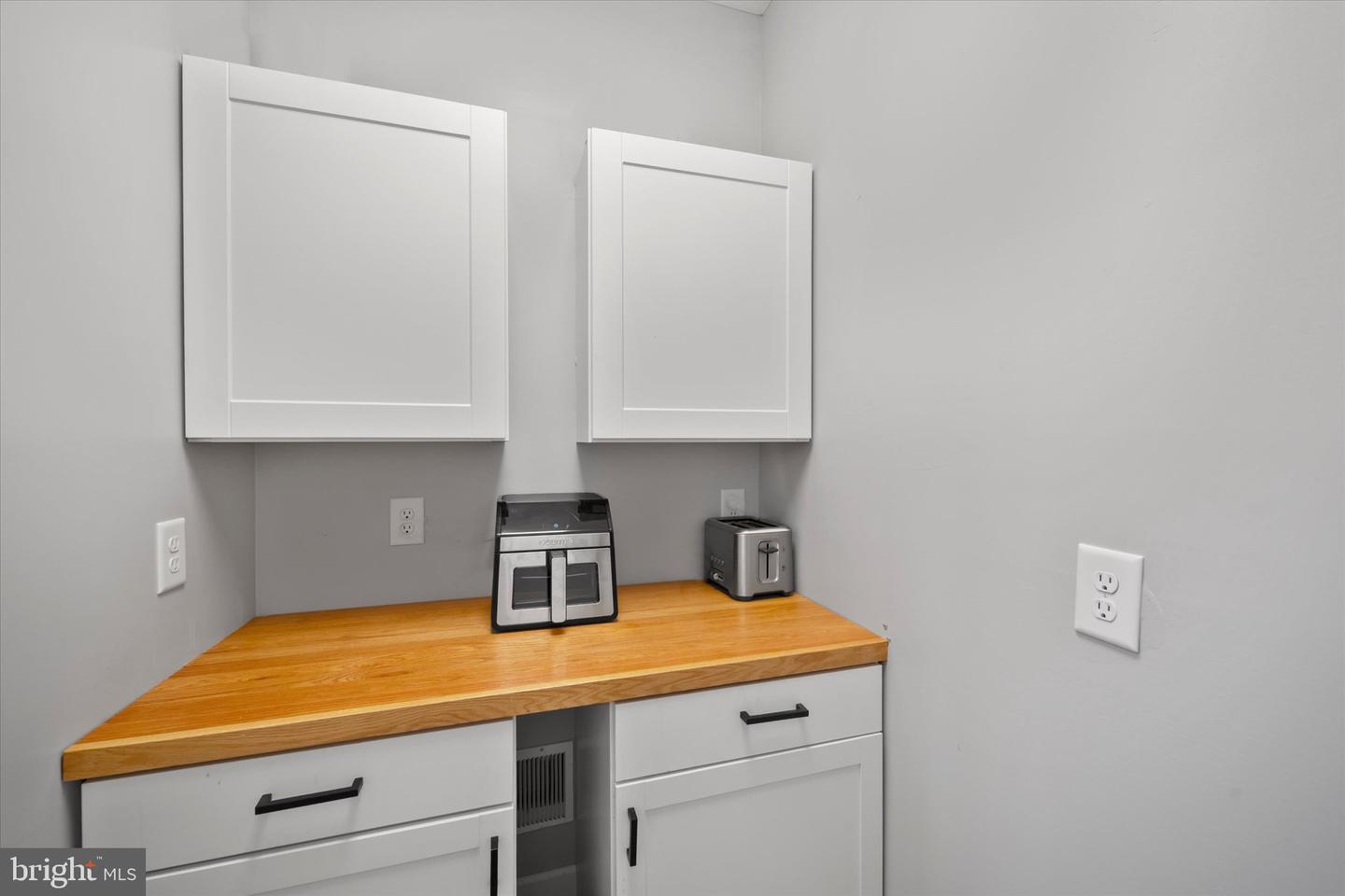 8042 COBB RD, MANASSAS, Virginia 20112, 4 Bedrooms Bedrooms, ,3 BathroomsBathrooms,Residential,For sale,8042 COBB RD,VAPW2098968 MLS # VAPW2098968