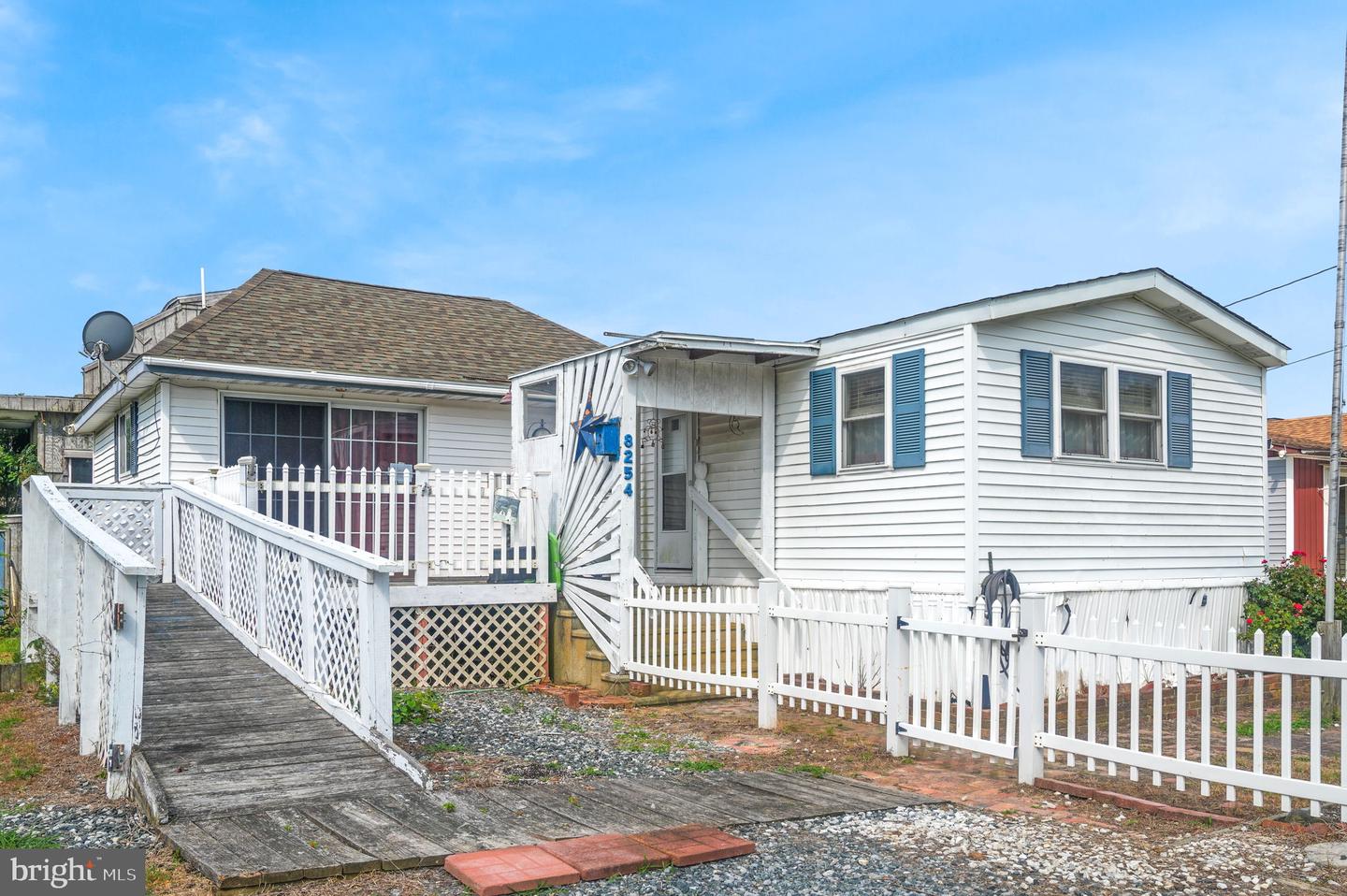 8254 SEA BREEZE DR, CHINCOTEAGUE ISLAND, Virginia 23336, 2 Bedrooms Bedrooms, ,1 BathroomBathrooms,Residential,For sale,8254 SEA BREEZE DR,VAAC2002032 MLS # VAAC2002032
