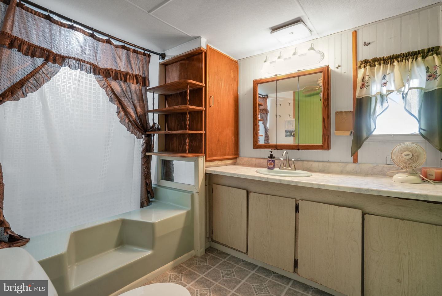 8254 SEA BREEZE DR, CHINCOTEAGUE ISLAND, Virginia 23336, 2 Bedrooms Bedrooms, ,1 BathroomBathrooms,Residential,For sale,8254 SEA BREEZE DR,VAAC2002032 MLS # VAAC2002032