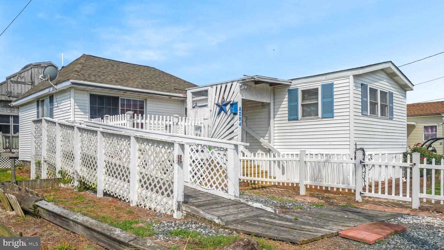 8254 SEA BREEZE DR, CHINCOTEAGUE ISLAND, Virginia 23336, 2 Bedrooms Bedrooms, ,1 BathroomBathrooms,Residential,For sale,8254 SEA BREEZE DR,VAAC2002032 MLS # VAAC2002032