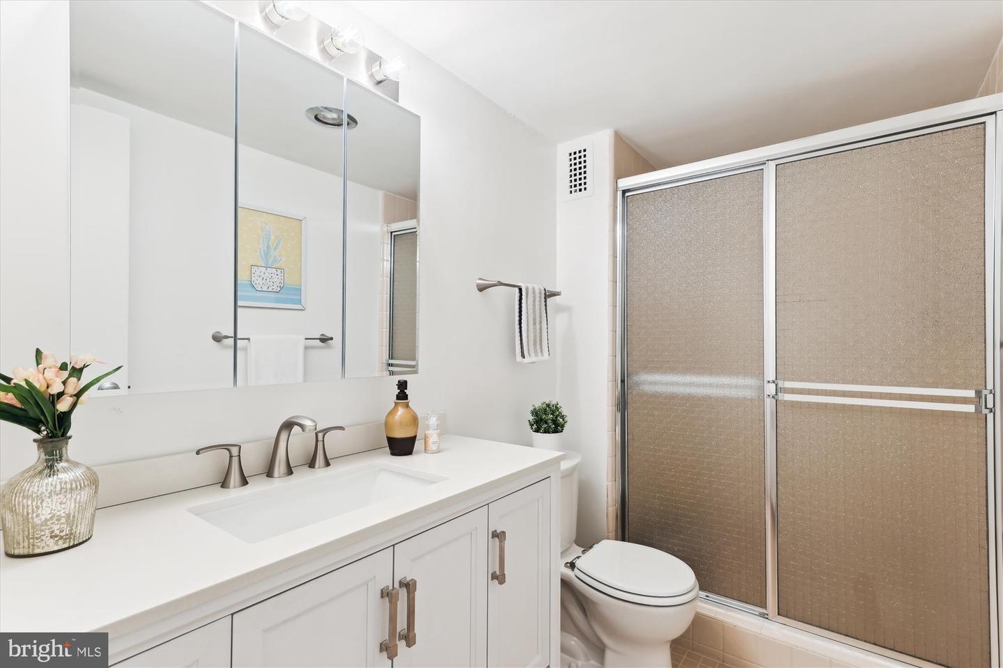 3001 VEAZEY TER NW #410, WASHINGTON, District Of Columbia 20008, 2 Bedrooms Bedrooms, ,2 BathroomsBathrooms,Residential,For sale,3001 VEAZEY TER NW #410,DCDC2209828 MLS # DCDC2209828