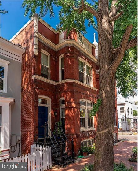 1415 SWANN ST NW, WASHINGTON, District Of Columbia 20009, 3 Bedrooms Bedrooms, ,3 BathroomsBathrooms,Residential,For sale,1415 SWANN ST NW,DCDC2210116 MLS # DCDC2210116