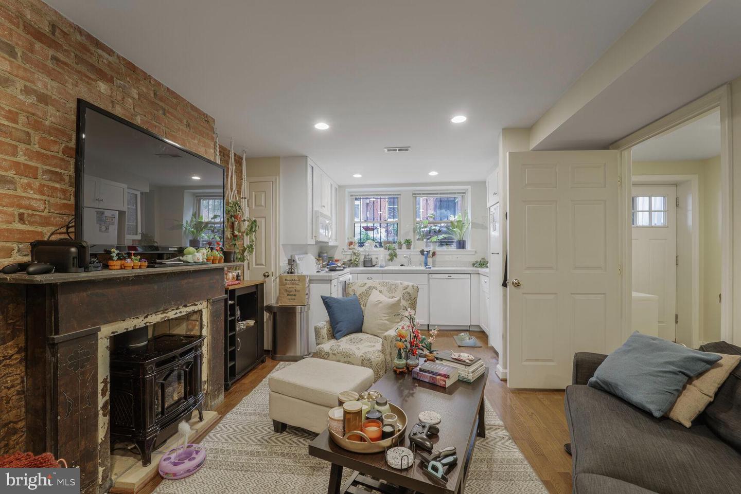 1415 SWANN ST NW, WASHINGTON, District Of Columbia 20009, 3 Bedrooms Bedrooms, ,3 BathroomsBathrooms,Residential,For sale,1415 SWANN ST NW,DCDC2210116 MLS # DCDC2210116