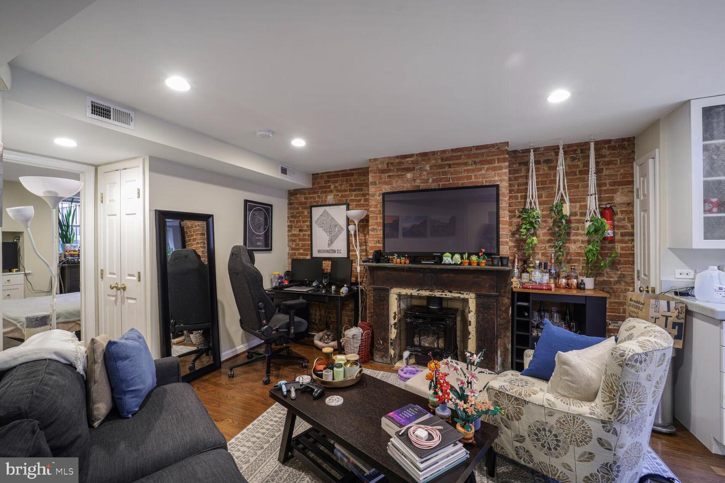 1415 SWANN ST NW, WASHINGTON, District Of Columbia 20009, 3 Bedrooms Bedrooms, ,3 BathroomsBathrooms,Residential,For sale,1415 SWANN ST NW,DCDC2210116 MLS # DCDC2210116