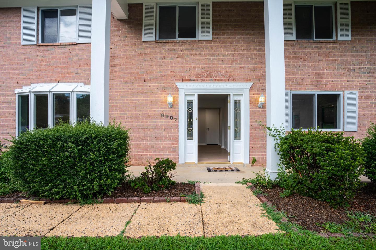 6907 BARNACK DR, SPRINGFIELD, Virginia 22152, 4 Bedrooms Bedrooms, ,2 BathroomsBathrooms,Residential,For sale,6907 BARNACK DR,VAFX2255552 MLS # VAFX2255552