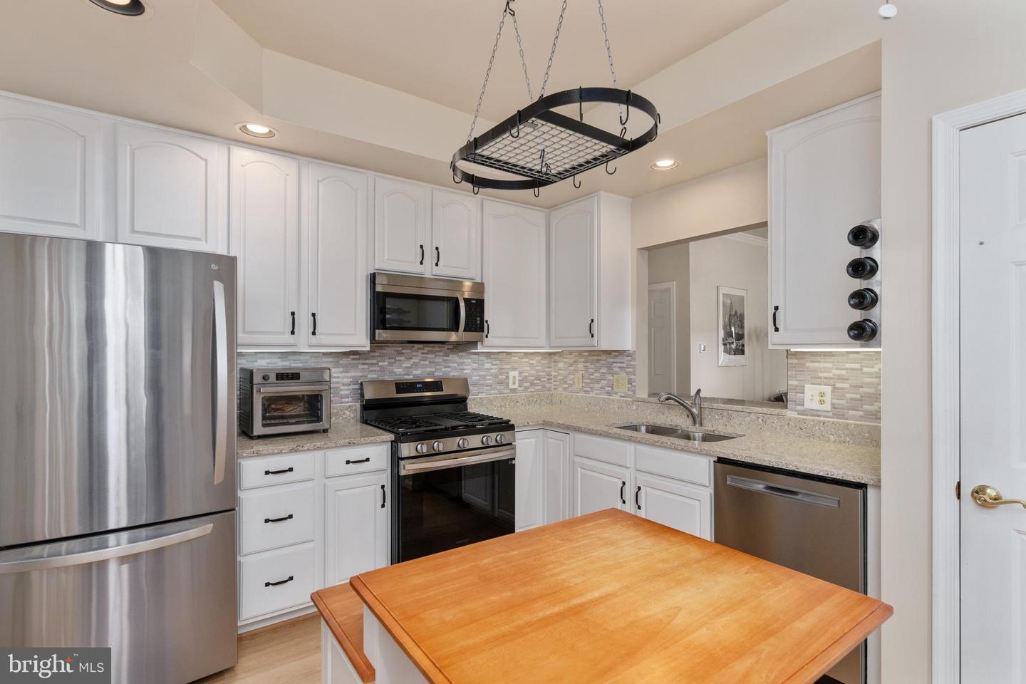 11200 N SCOTTWOOD LN, FREDERICKSBURG, Virginia 22407, 2 Bedrooms Bedrooms, 9 Rooms Rooms,2 BathroomsBathrooms,Residential,For sale,11200 N SCOTTWOOD LN,VASP2034722 MLS # VASP2034722