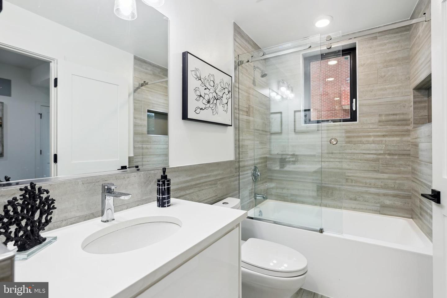 304 K ST NE #2PH, WASHINGTON, District Of Columbia 20002, 3 Bedrooms Bedrooms, ,4 BathroomsBathrooms,Residential,For sale,304 K ST NE #2PH,DCDC2210644 MLS # DCDC2210644
