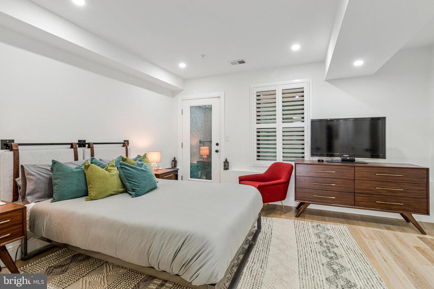 1440 OAK ST NW #1, WASHINGTON, District Of Columbia 20010, 2 Bedrooms Bedrooms, ,2 BathroomsBathrooms,Residential,For sale,1440 OAK ST NW #1,DCDC2210660 MLS # DCDC2210660