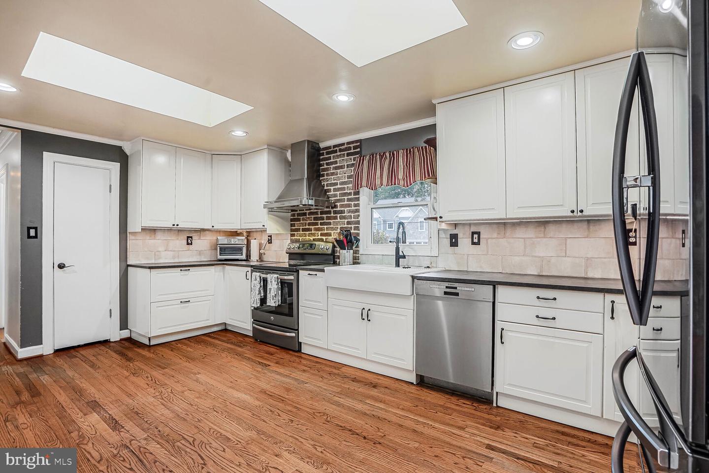 6612 KEENE DR, SPRINGFIELD, Virginia 22152, 3 Bedrooms Bedrooms, ,2 BathroomsBathrooms,Residential,For sale,6612 KEENE DR,VAFX2255782 MLS # VAFX2255782