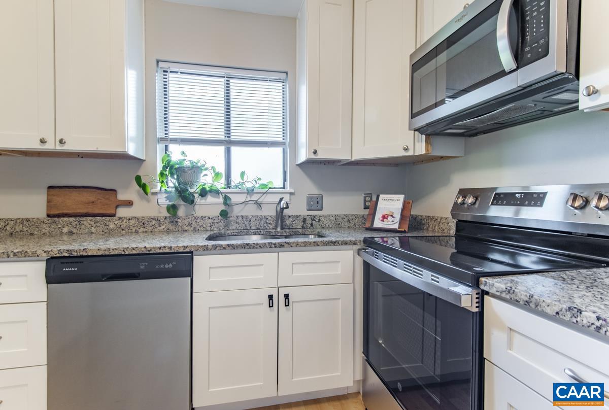 943 SOUTHAMPTON DR, CHARLOTTESVILLE, Virginia 22901, 3 Bedrooms Bedrooms, ,2 BathroomsBathrooms,Residential,For sale,943 SOUTHAMPTON DR,666813 MLS # 666813