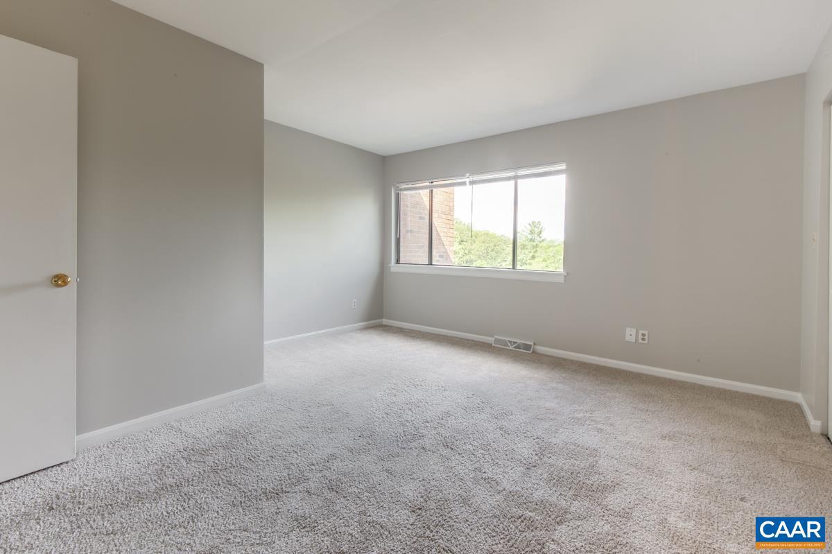 943 SOUTHAMPTON DR, CHARLOTTESVILLE, Virginia 22901, 3 Bedrooms Bedrooms, ,2 BathroomsBathrooms,Residential,For sale,943 SOUTHAMPTON DR,666813 MLS # 666813