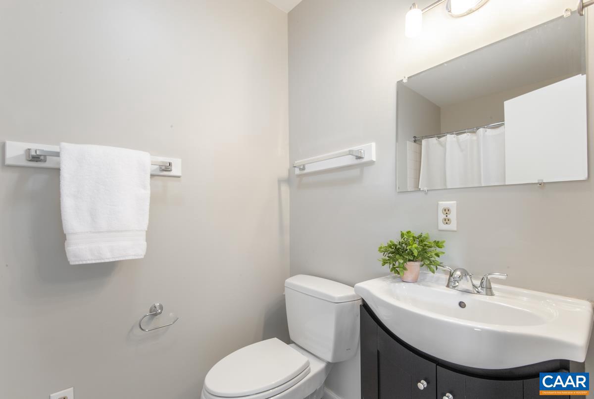 943 SOUTHAMPTON DR, CHARLOTTESVILLE, Virginia 22901, 3 Bedrooms Bedrooms, ,2 BathroomsBathrooms,Residential,For sale,943 SOUTHAMPTON DR,666813 MLS # 666813
