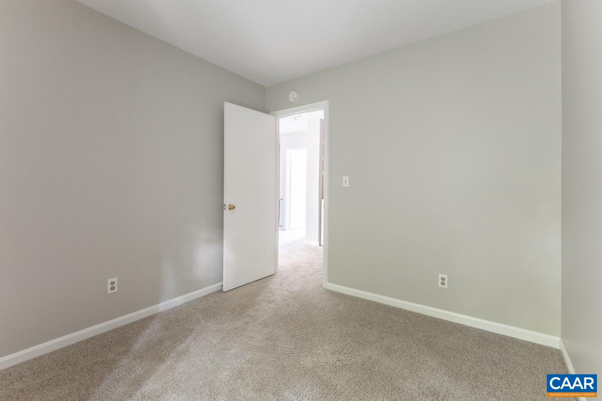 943 SOUTHAMPTON DR, CHARLOTTESVILLE, Virginia 22901, 3 Bedrooms Bedrooms, ,2 BathroomsBathrooms,Residential,For sale,943 SOUTHAMPTON DR,666813 MLS # 666813