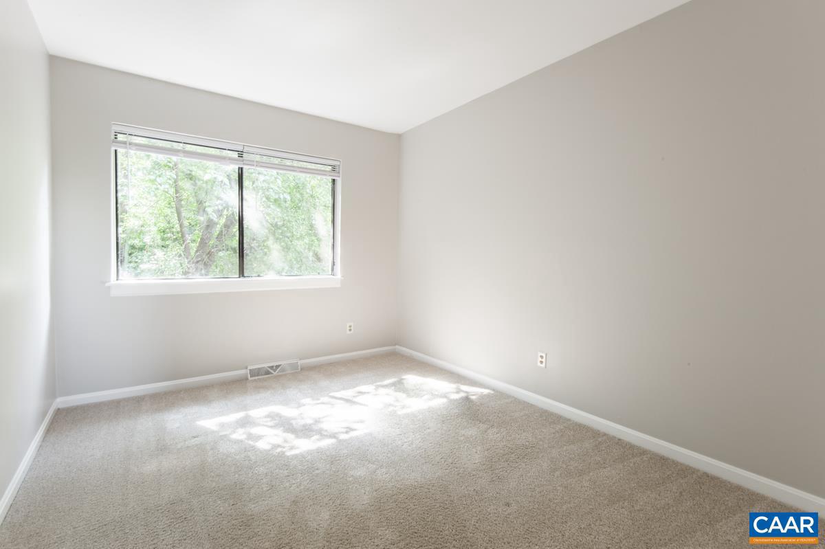 943 SOUTHAMPTON DR, CHARLOTTESVILLE, Virginia 22901, 3 Bedrooms Bedrooms, ,2 BathroomsBathrooms,Residential,For sale,943 SOUTHAMPTON DR,666813 MLS # 666813