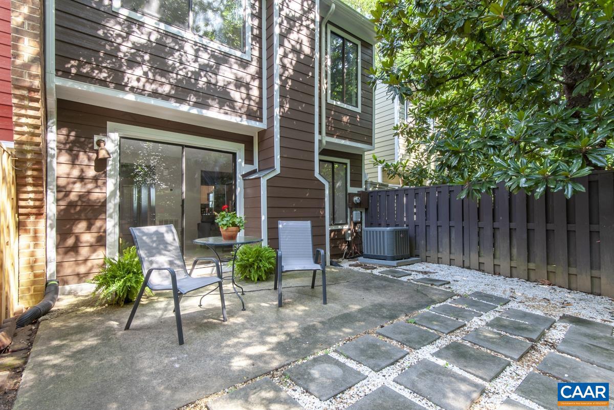 943 SOUTHAMPTON DR, CHARLOTTESVILLE, Virginia 22901, 3 Bedrooms Bedrooms, ,2 BathroomsBathrooms,Residential,For sale,943 SOUTHAMPTON DR,666813 MLS # 666813
