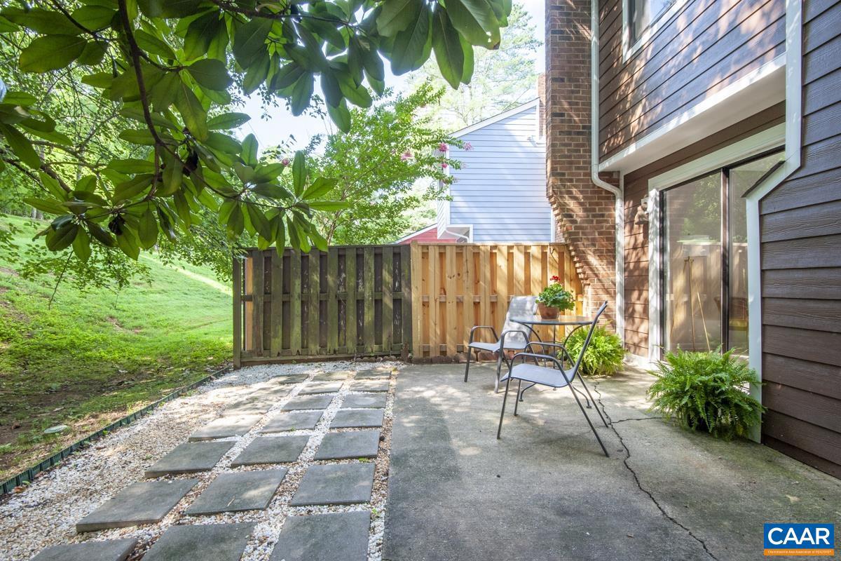 943 SOUTHAMPTON DR, CHARLOTTESVILLE, Virginia 22901, 3 Bedrooms Bedrooms, ,2 BathroomsBathrooms,Residential,For sale,943 SOUTHAMPTON DR,666813 MLS # 666813