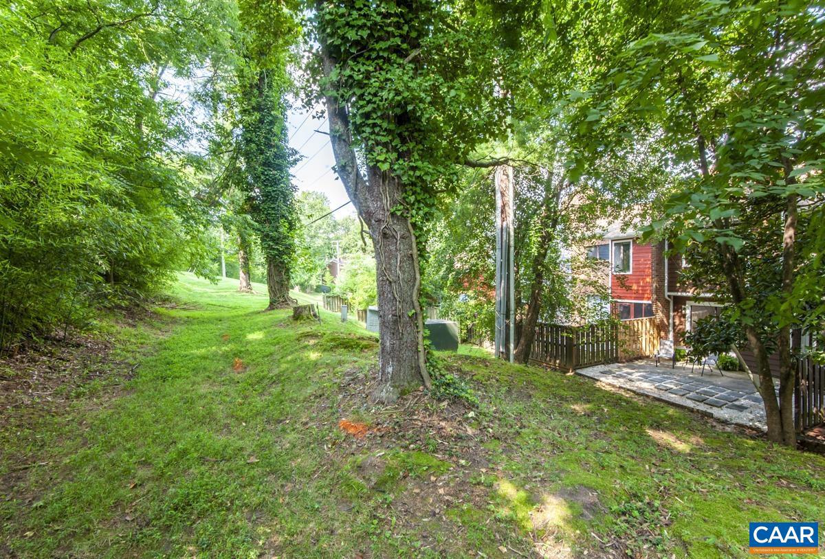 943 SOUTHAMPTON DR, CHARLOTTESVILLE, Virginia 22901, 3 Bedrooms Bedrooms, ,2 BathroomsBathrooms,Residential,For sale,943 SOUTHAMPTON DR,666813 MLS # 666813