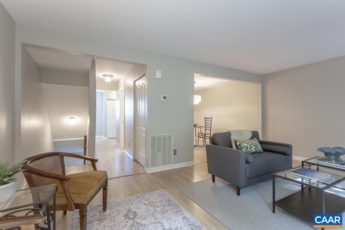 943 SOUTHAMPTON DR, CHARLOTTESVILLE, Virginia 22901, 3 Bedrooms Bedrooms, ,2 BathroomsBathrooms,Residential,For sale,943 SOUTHAMPTON DR,666813 MLS # 666813