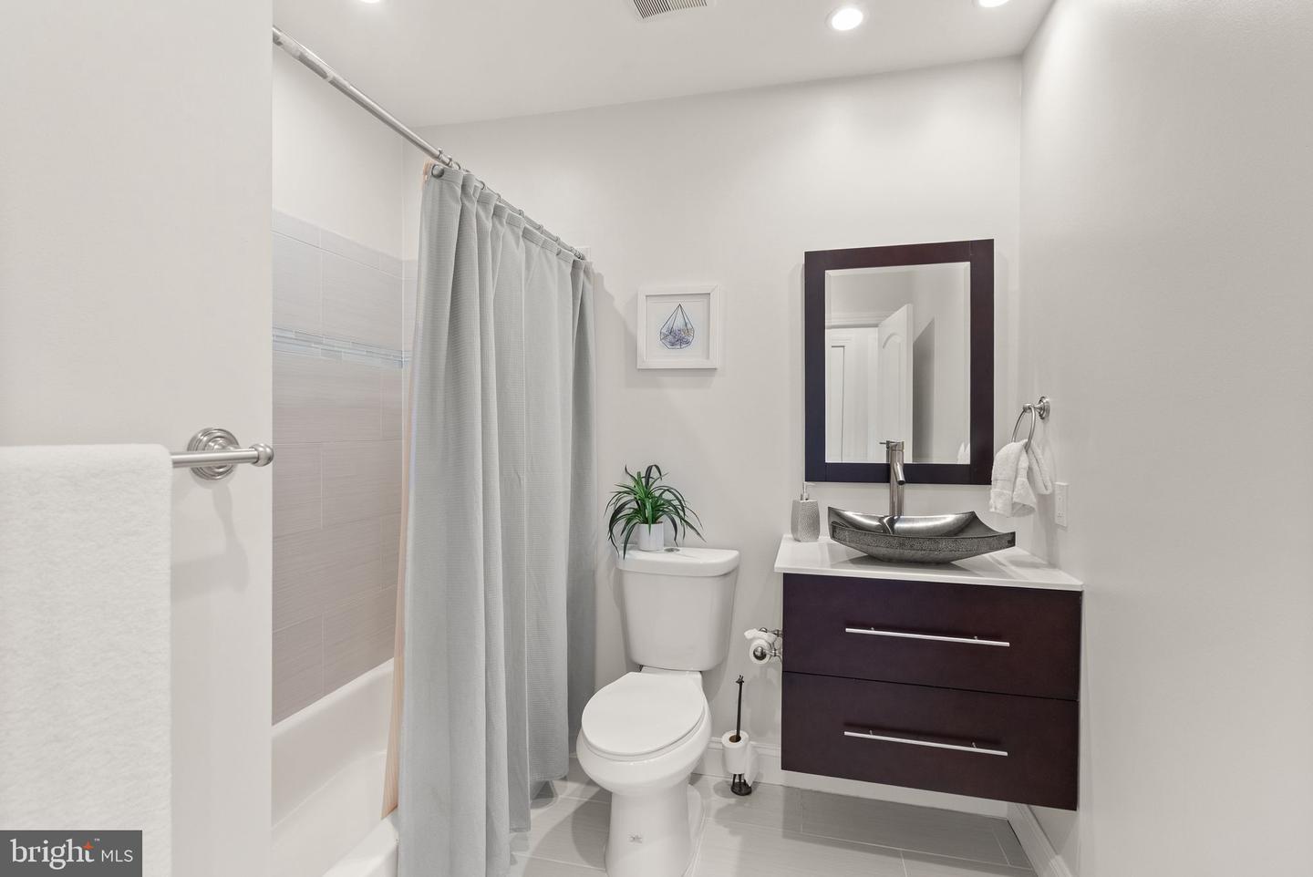 817 VARNUM ST NW #3, WASHINGTON, District Of Columbia 20011, 2 Bedrooms Bedrooms, ,2 BathroomsBathrooms,Residential,For sale,817 VARNUM ST NW #3,DCDC2210504 MLS # DCDC2210504