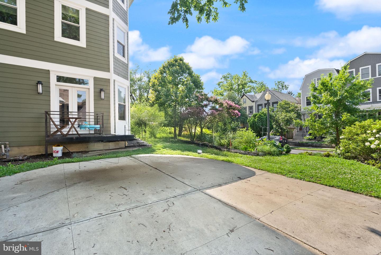 817 VARNUM ST NW #3, WASHINGTON, District Of Columbia 20011, 2 Bedrooms Bedrooms, ,2 BathroomsBathrooms,Residential,For sale,817 VARNUM ST NW #3,DCDC2210504 MLS # DCDC2210504