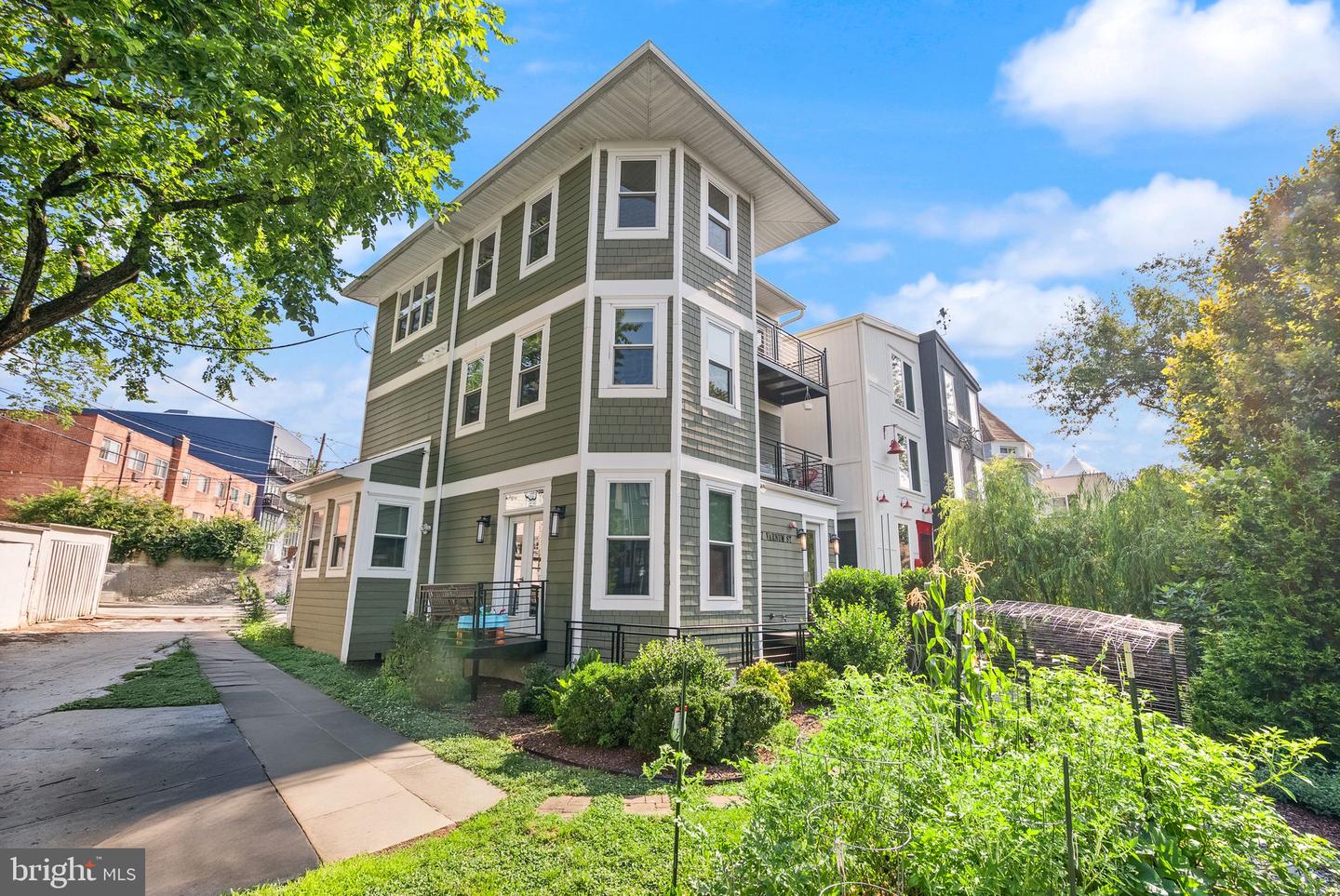 817 VARNUM ST NW #3, WASHINGTON, District Of Columbia 20011, 2 Bedrooms Bedrooms, ,2 BathroomsBathrooms,Residential,For sale,817 VARNUM ST NW #3,DCDC2210504 MLS # DCDC2210504